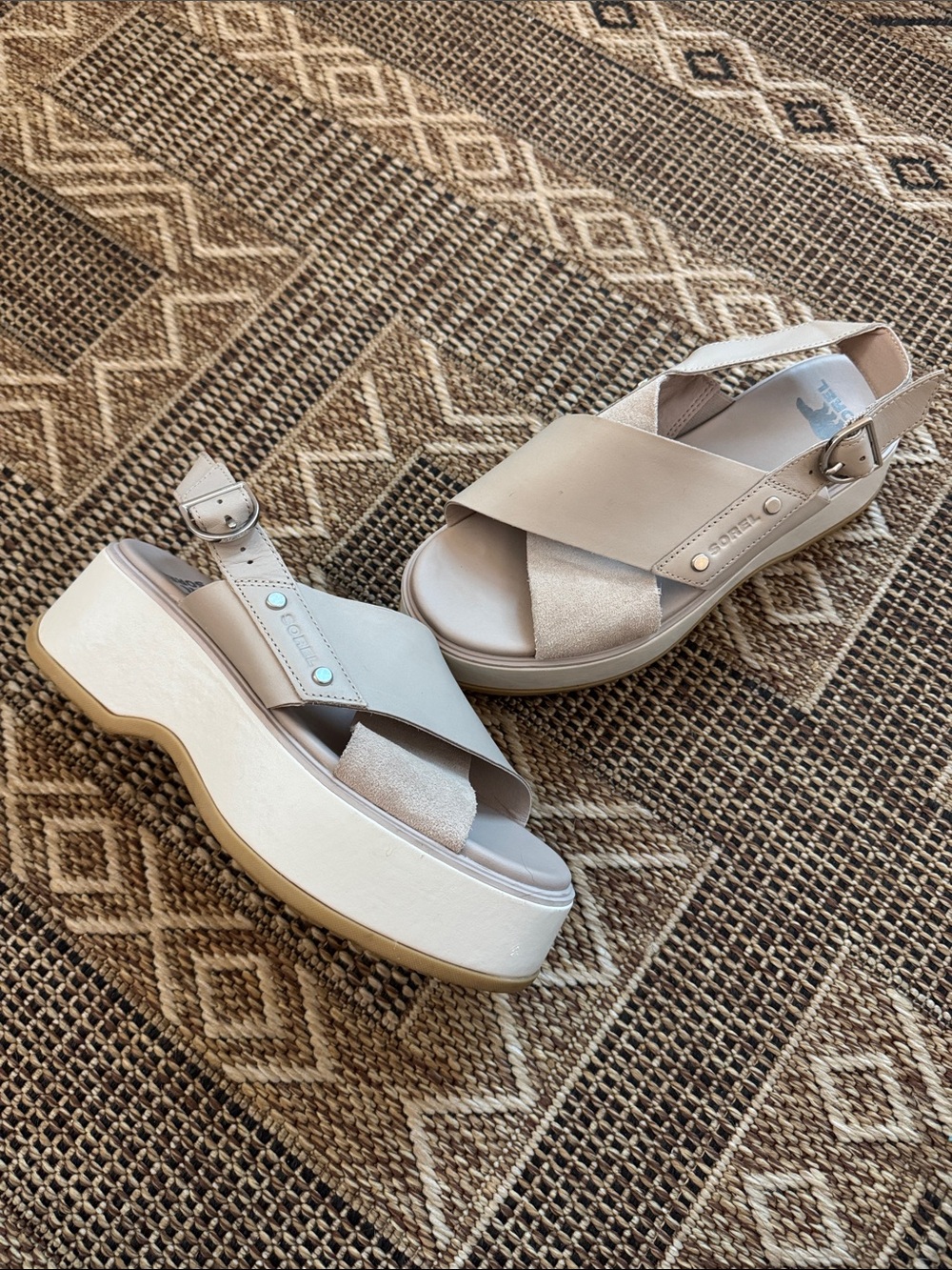 SOREL Dayspring Crisscross Leather Suede Platform Sandals Crushed Clay/Chalk 7.5